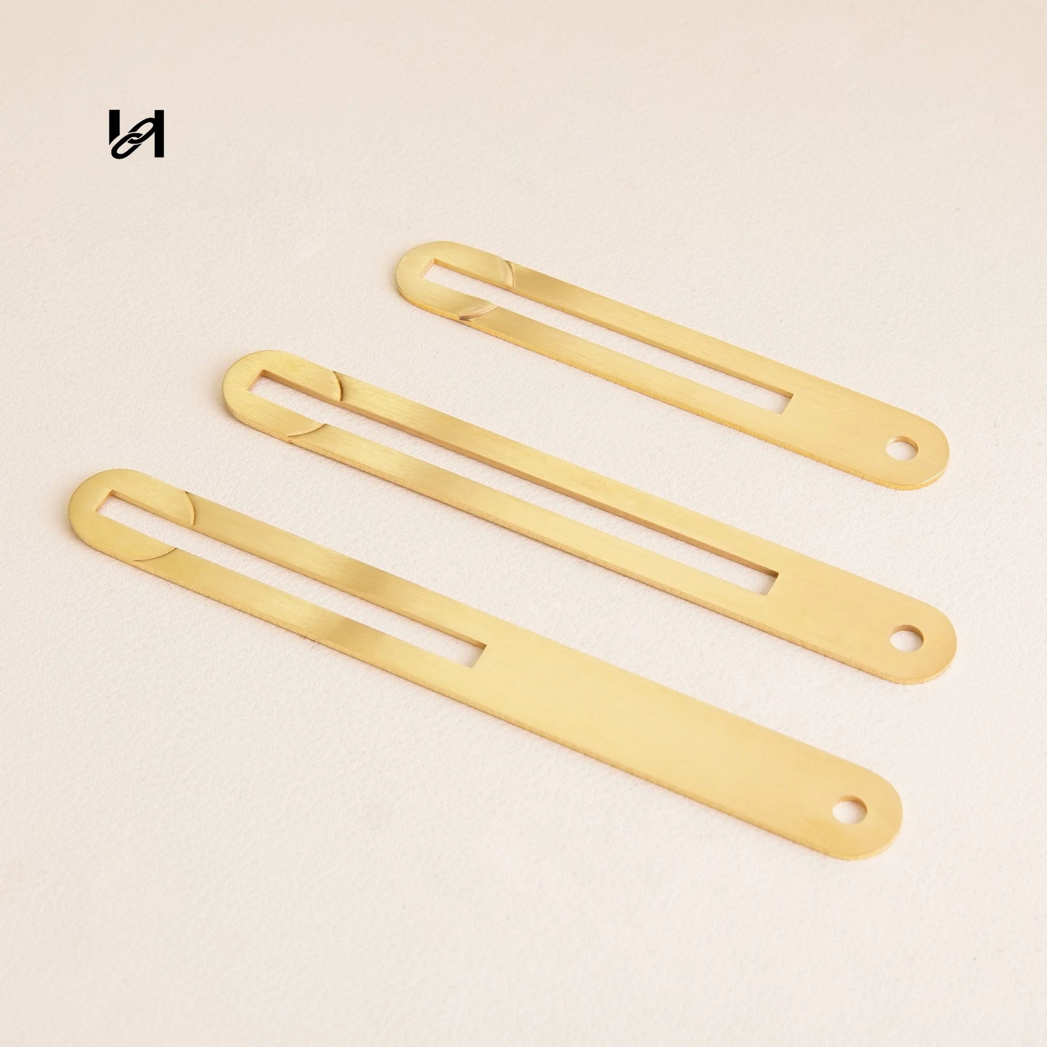 316L Stainless Steel Single-Hole Hinge Set | 
24K Gold Plated / Mirror Polished Silver | 
Bag Frame Hardware with Mushroom Rivets