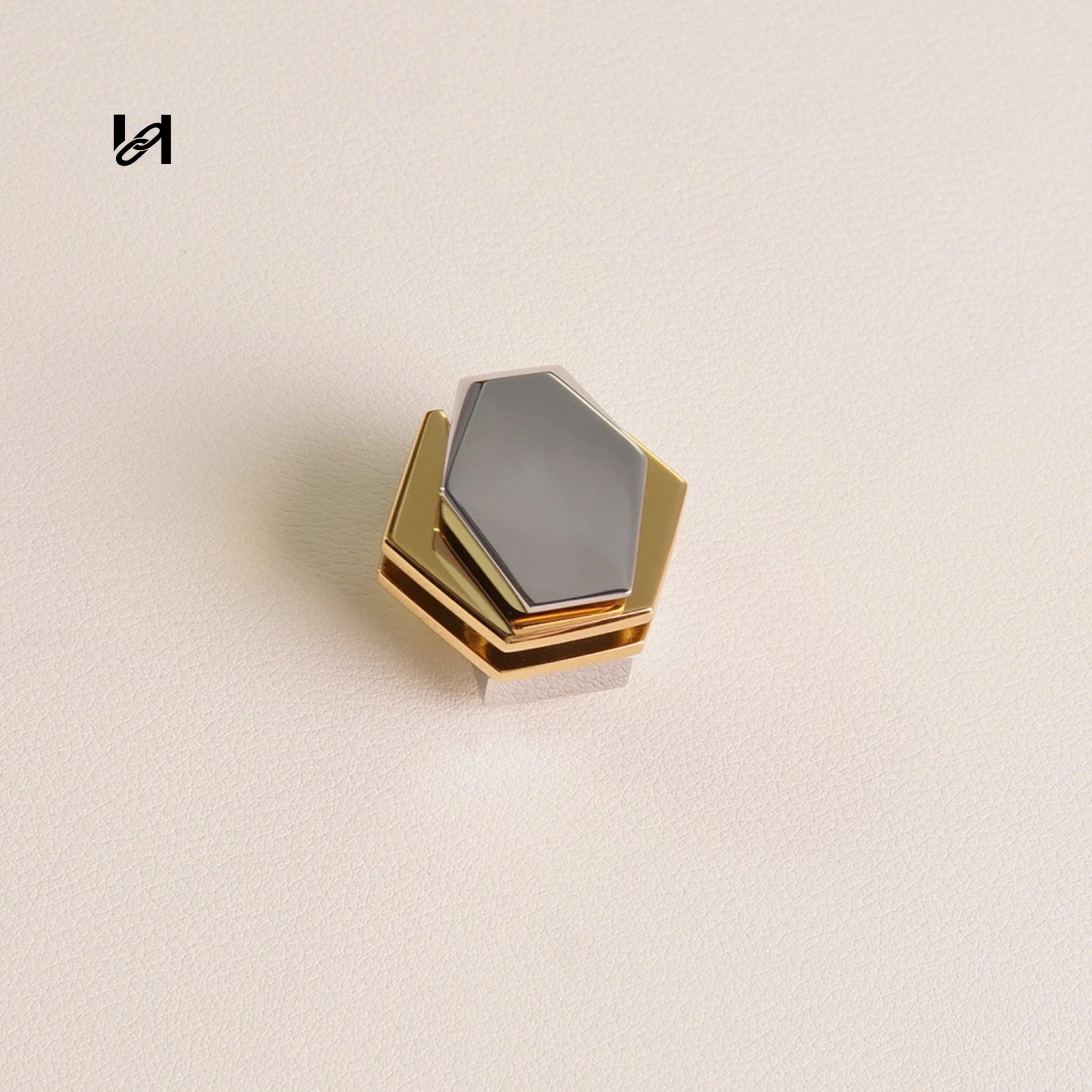 Diamond Hexahedral Lock - hardware