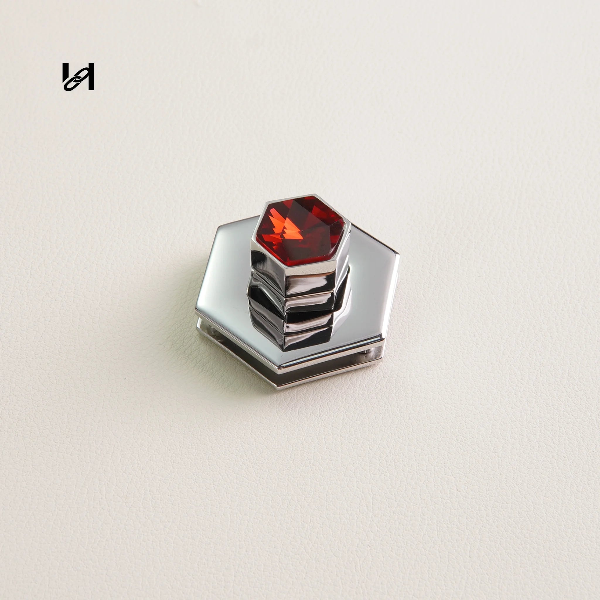 Flat Diamond Turn Lock - Silver / Red - hardware