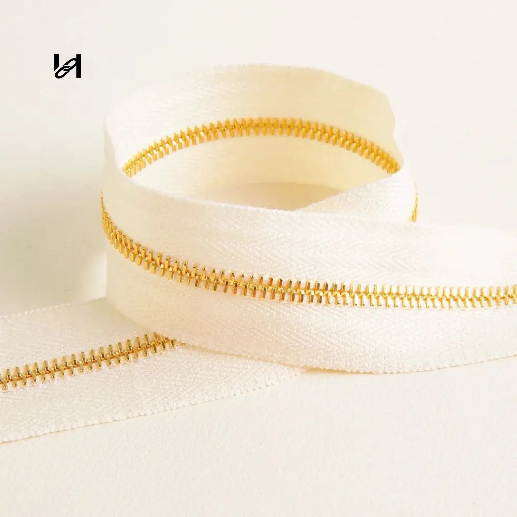 Gold M4 Size Teeth Zipper Tape - Milkshake White and Gold /92cm - hardware