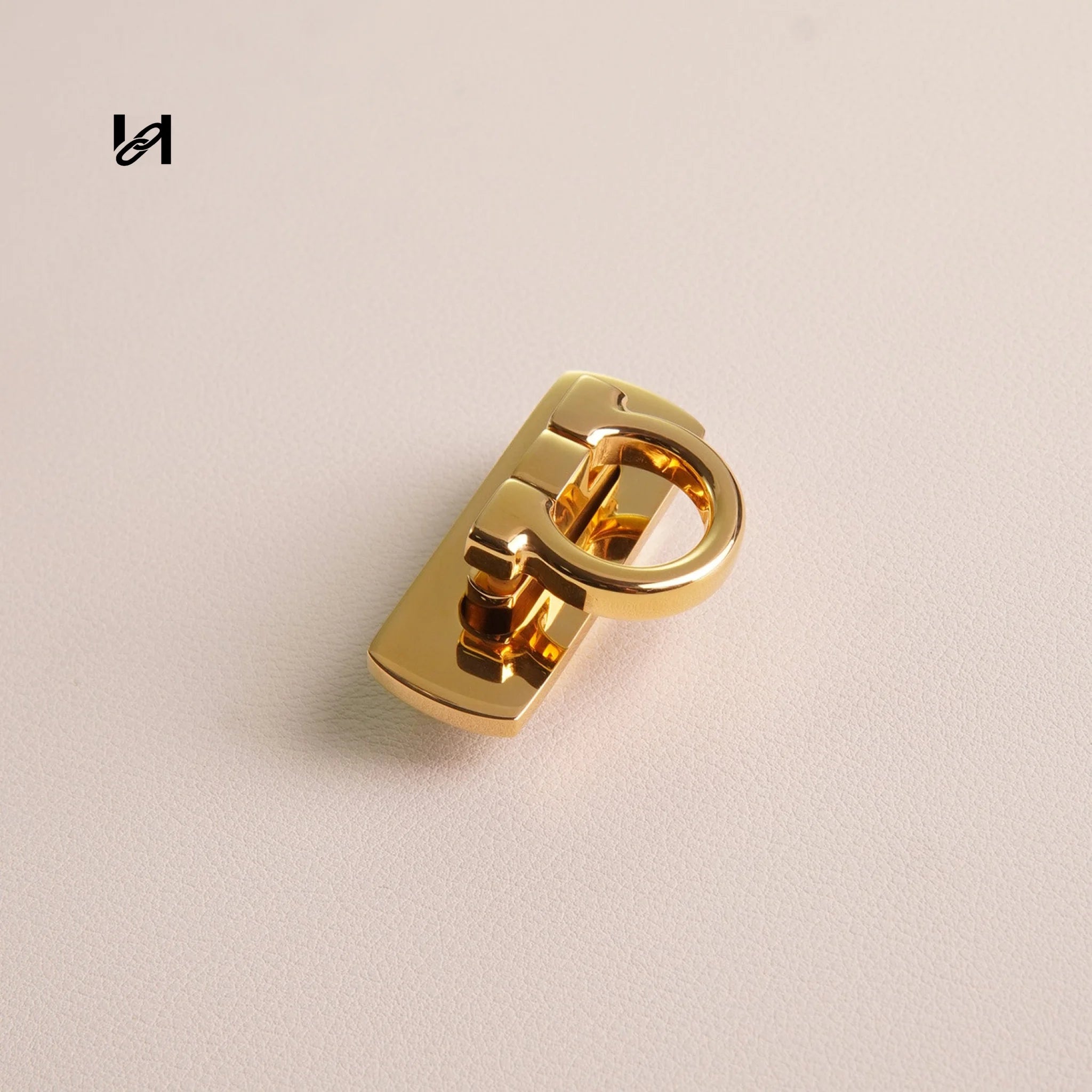 Horse Shoe Lock - Gold - hardware
