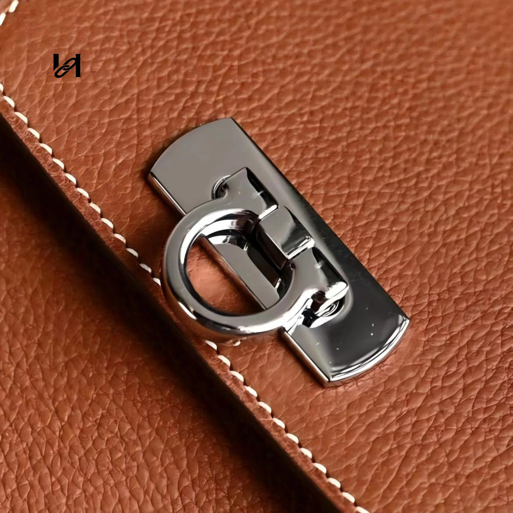 Horse Shoe Lock - hardware