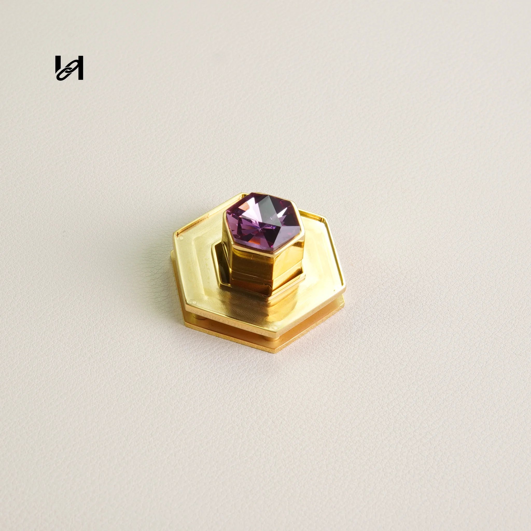 Insert Leather Diamond Turn Lock - hardware