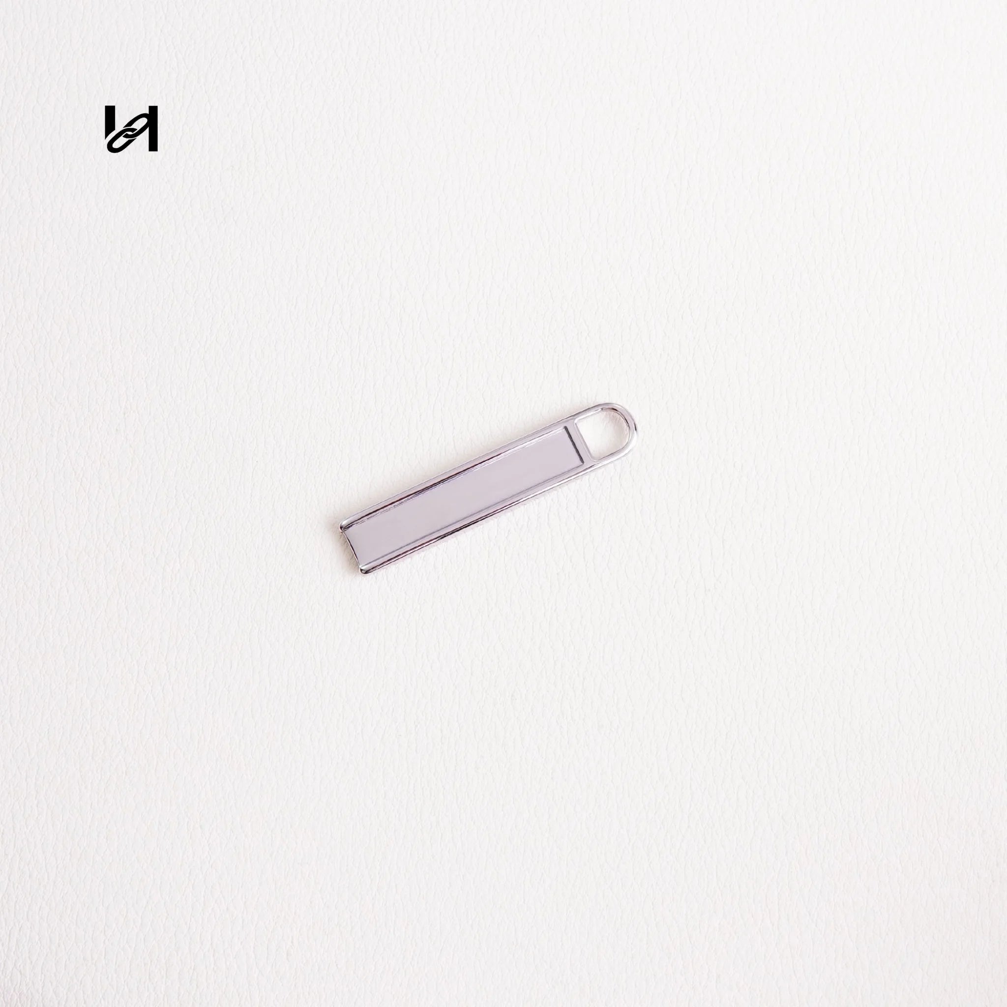 insert-leather zip puller - silver - hardware