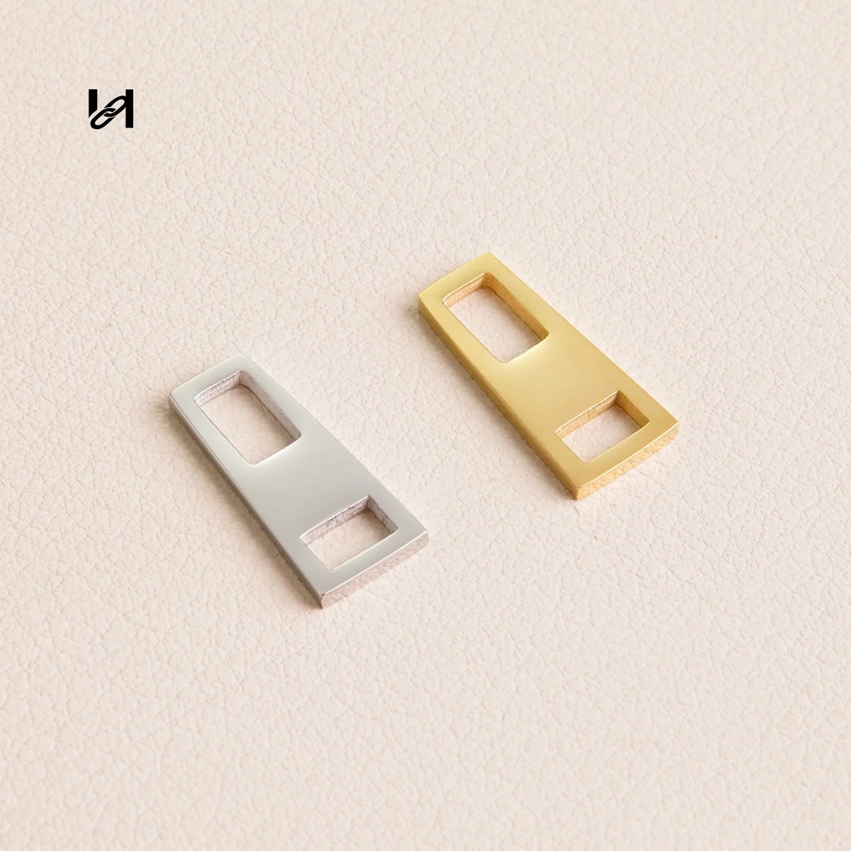 Stainless steel zipper pullers in silver and gold