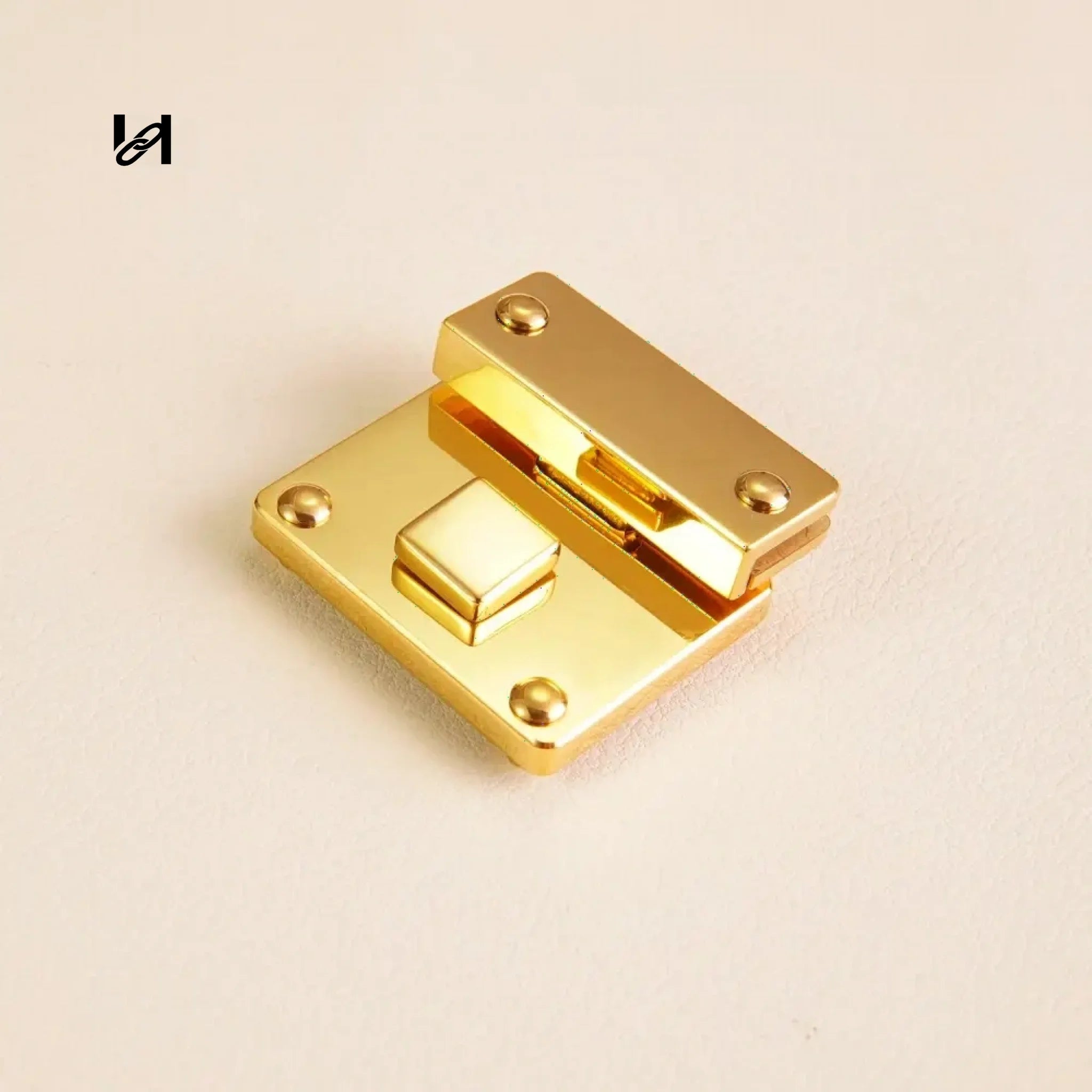 Meidum Square lock - Gold - hardware