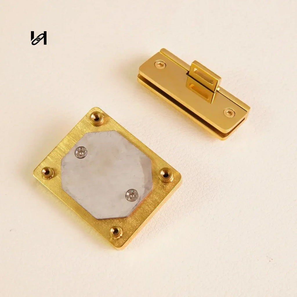Meidum Square lock - hardware