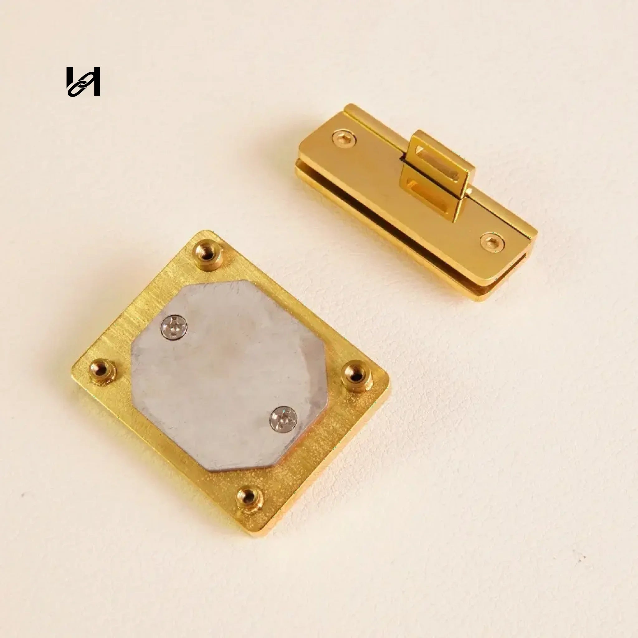 Meidum Square lock - hardware