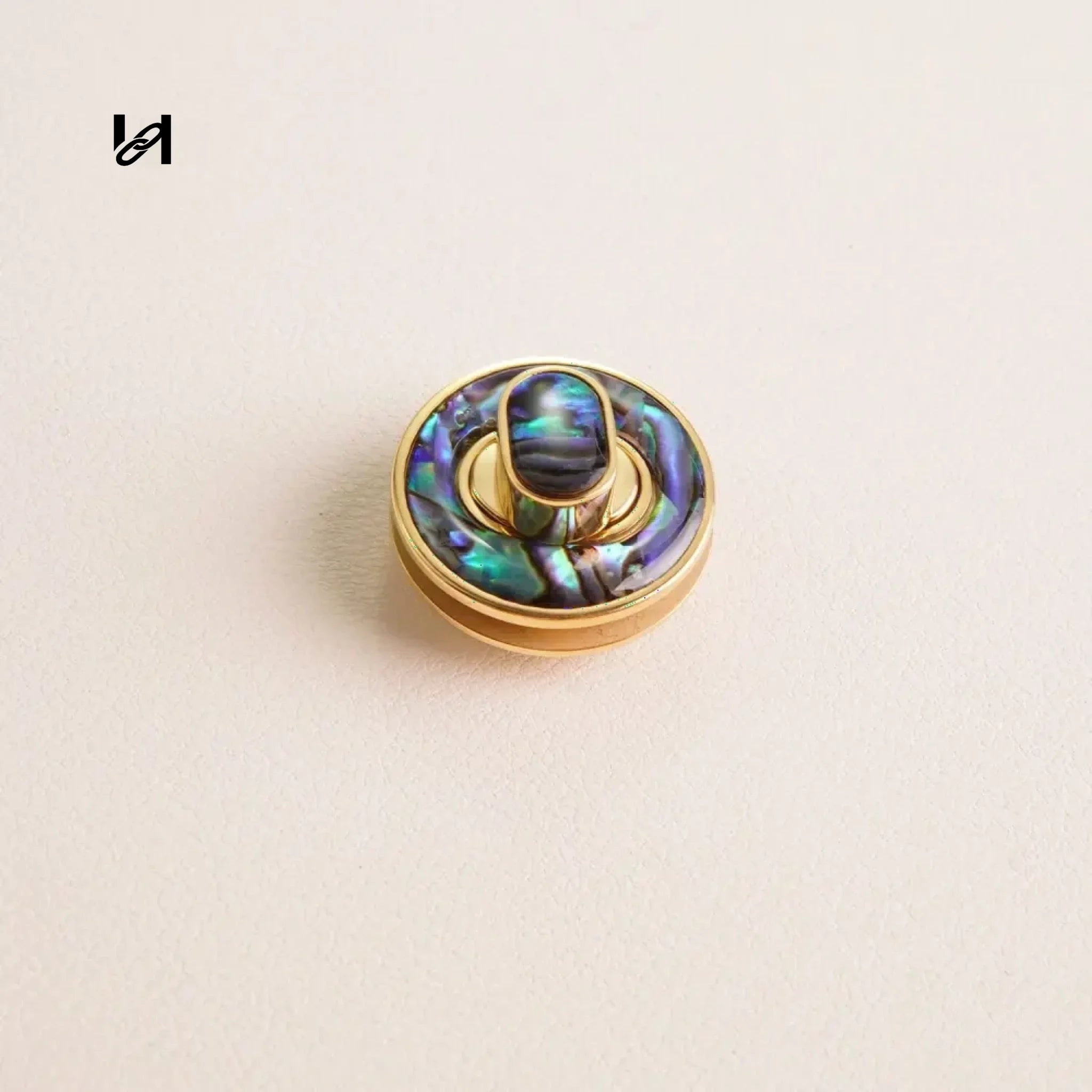 Round Nature Shell Turn Lock - 20mm /Green / Gold - hardware