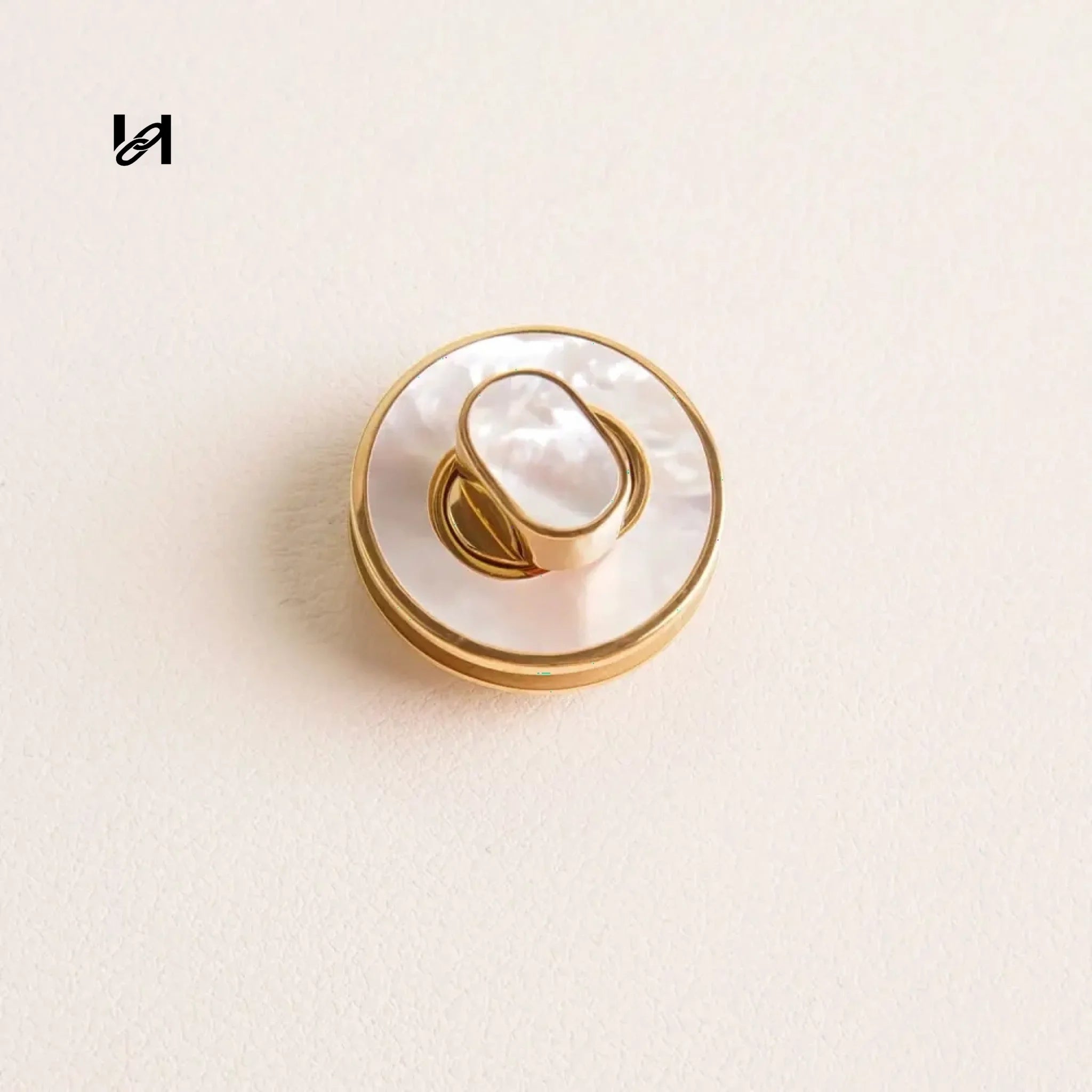 Round Nature Shell Turn Lock - 20mm /White / Gold - hardware