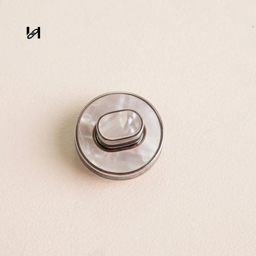 Round Nature Shell Turn Lock - 20mm /White / Silver - hardware