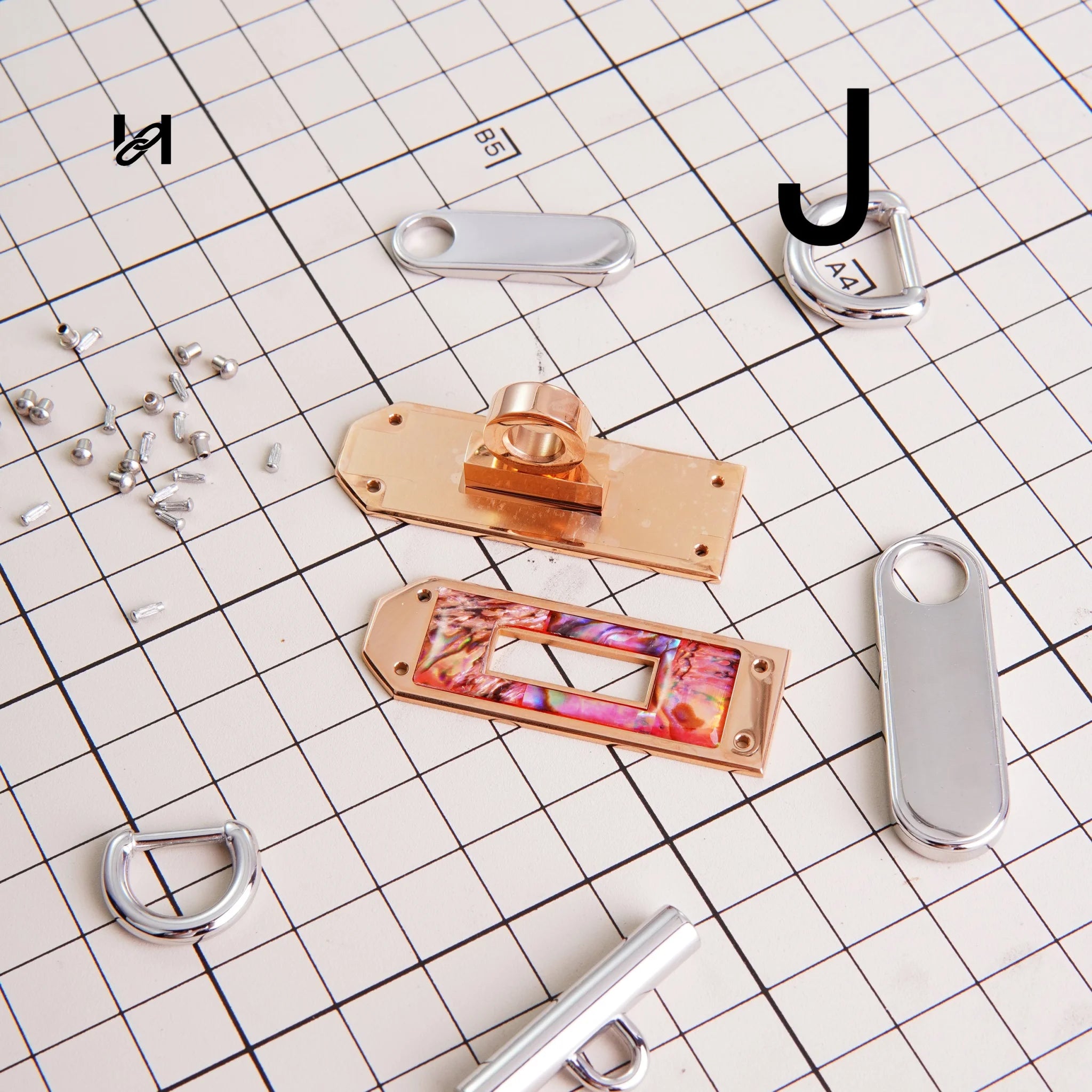 Shell Twist Lock and Collar Clasp - Rose gold -J - hardware