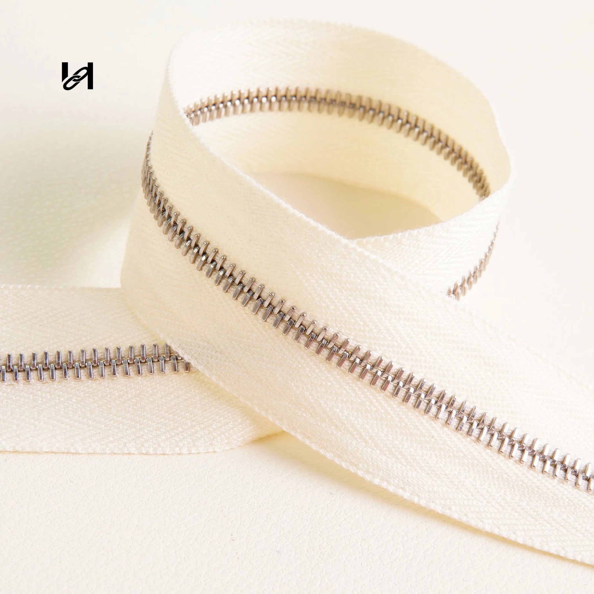 Silver M4 Size Teeth Zipper Tape - Milkshake White and Silver /92cm - hardware