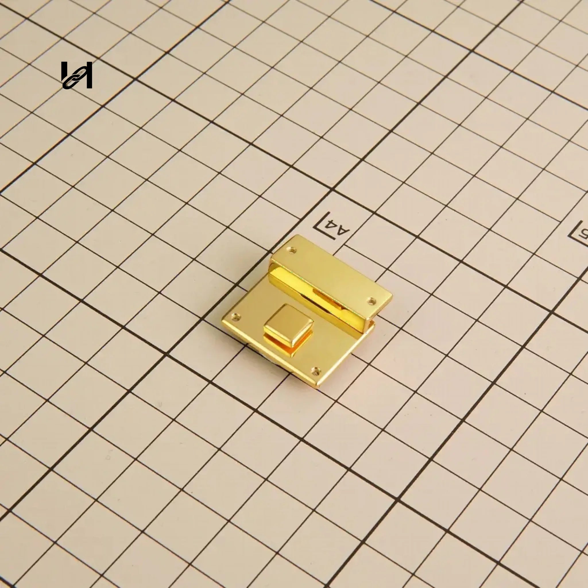 Small-size Square Lock - Gold
