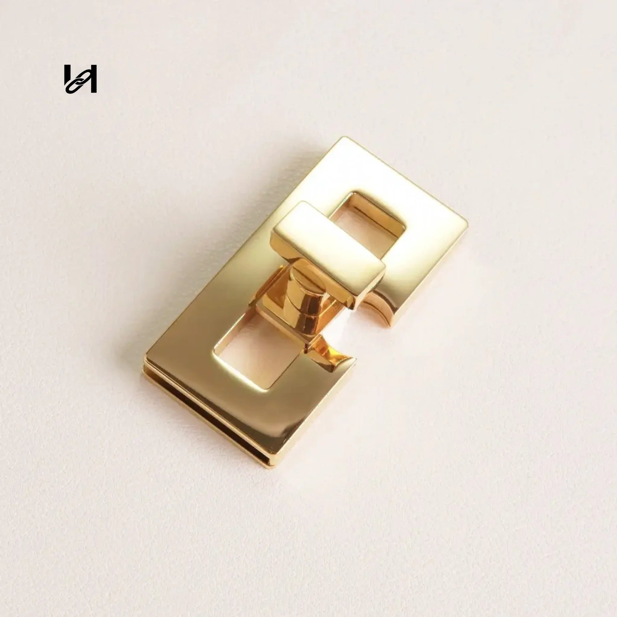 Square gap twist lock - gold - hardware