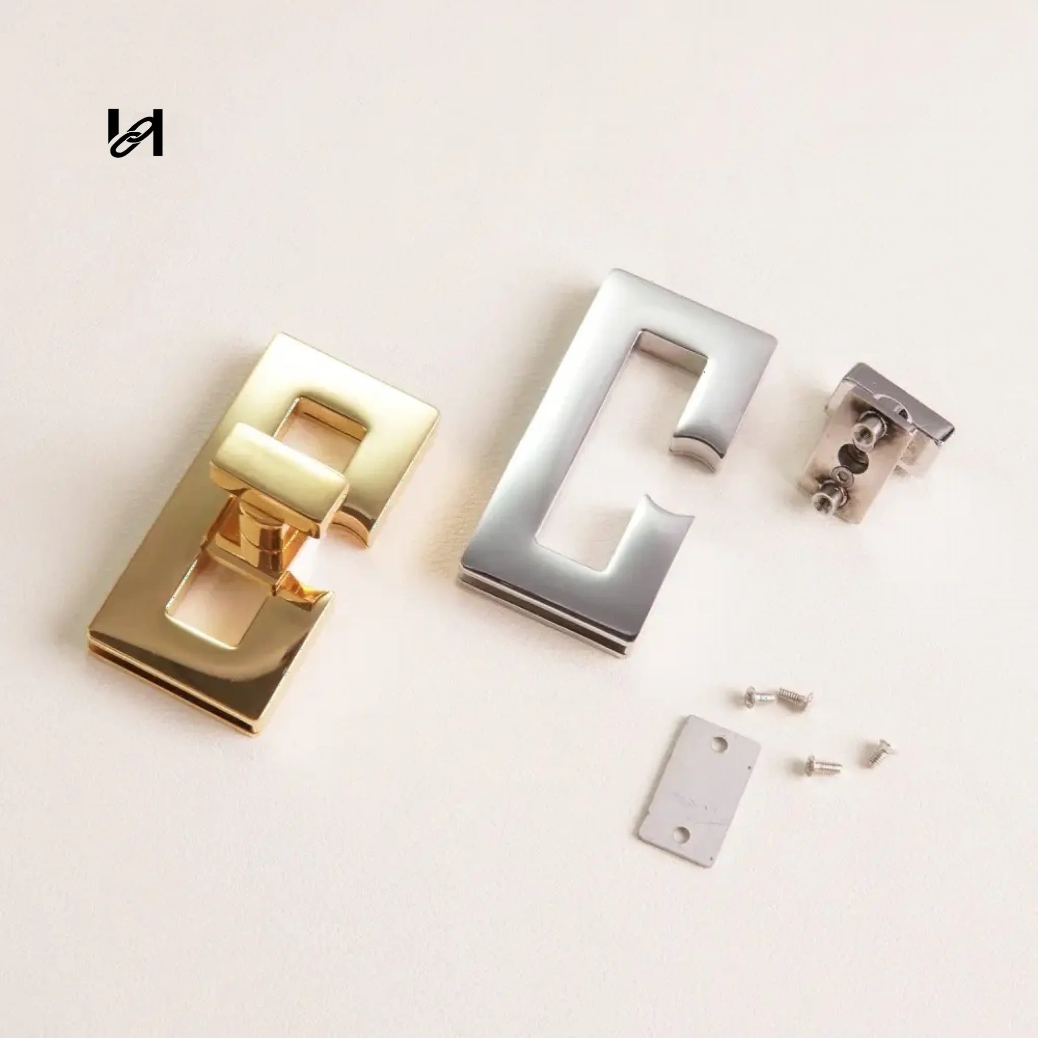 Square gap twist lock - hardware