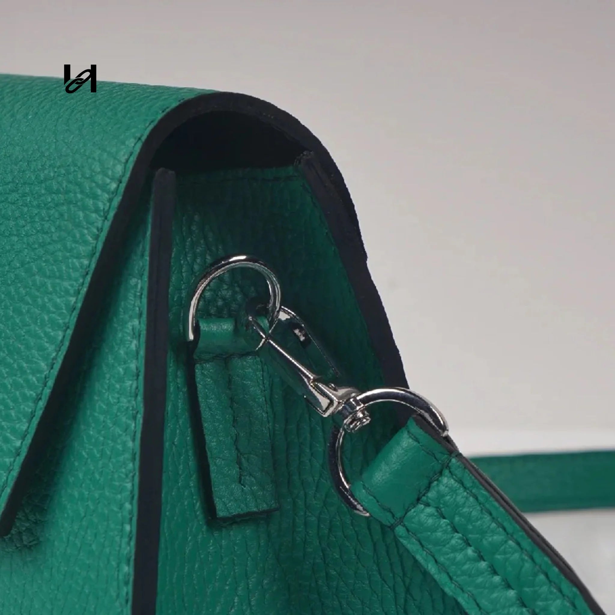 Square swivel hook - hardware