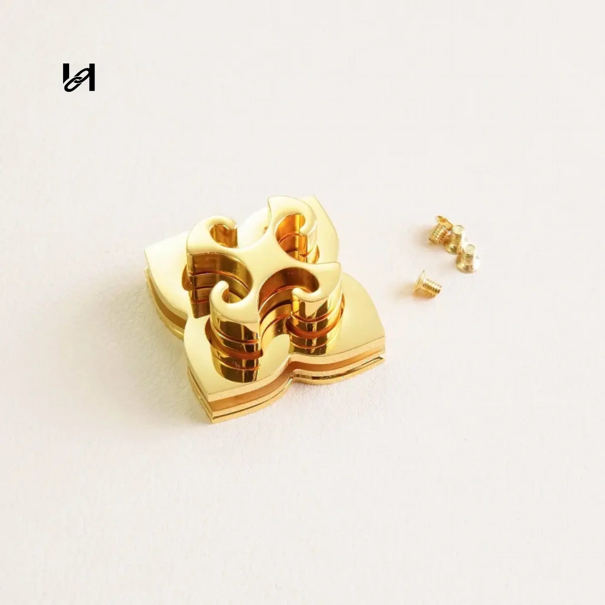 Chrysanthemum Closure - Small / Gold - hardware