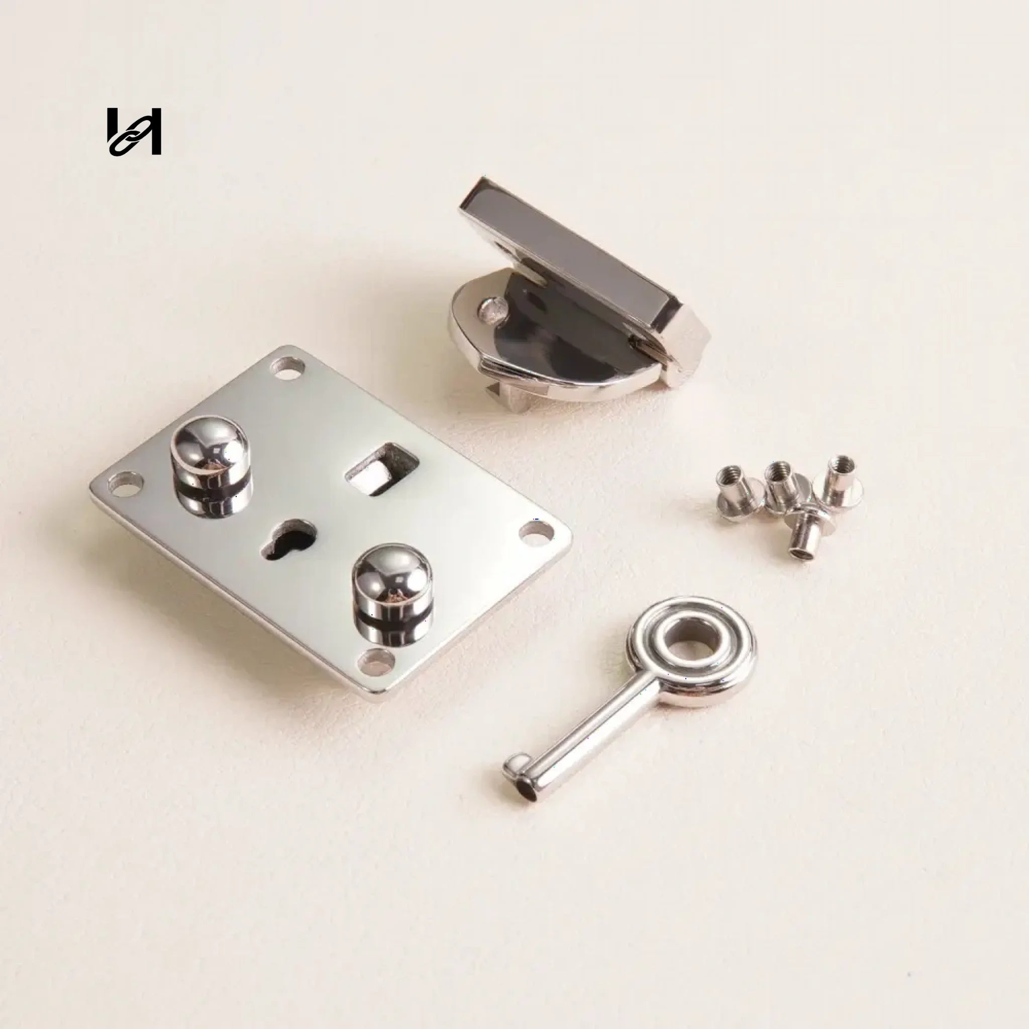 Trunk lock with Key - Silver - hardware