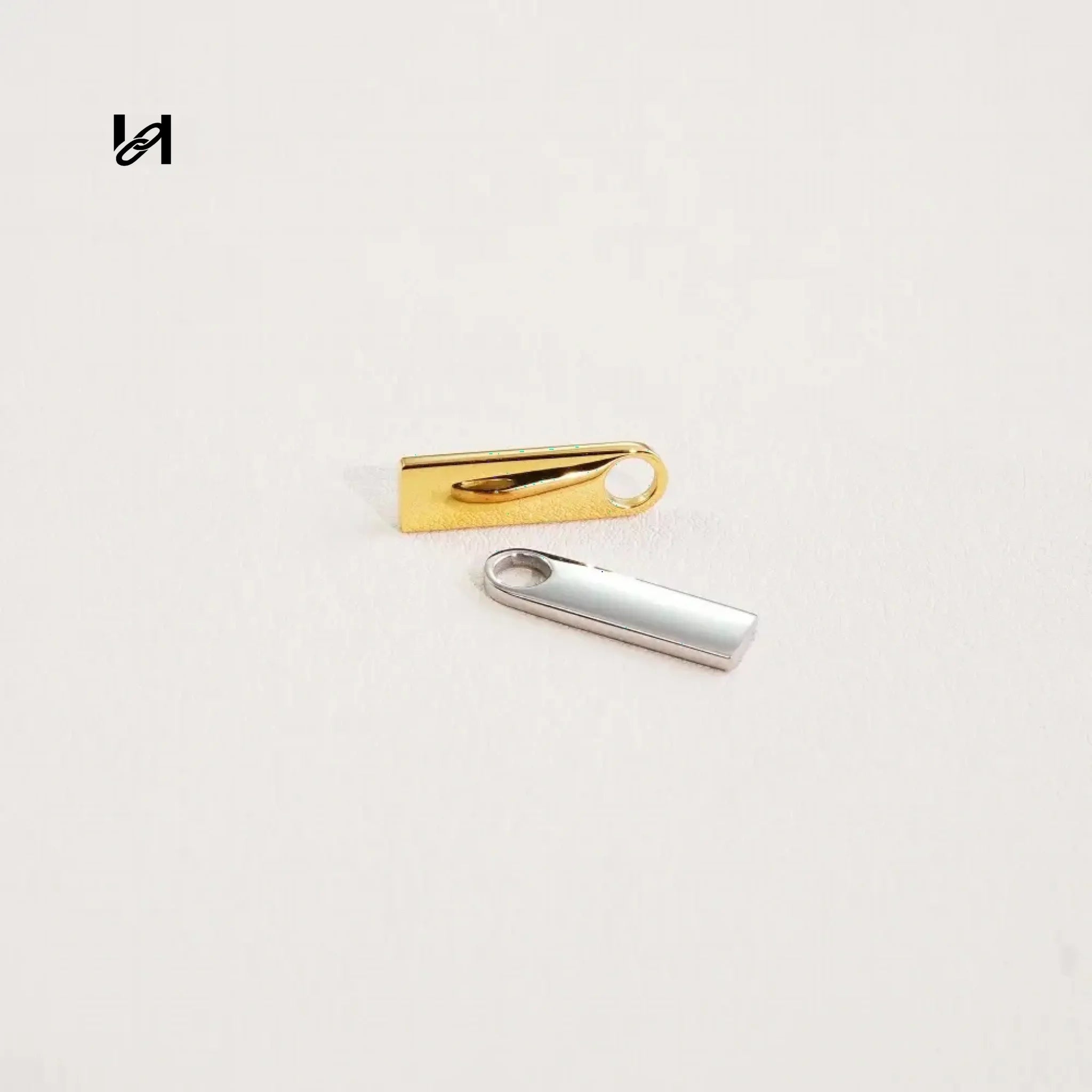 Zipper Puller #3 - hardware