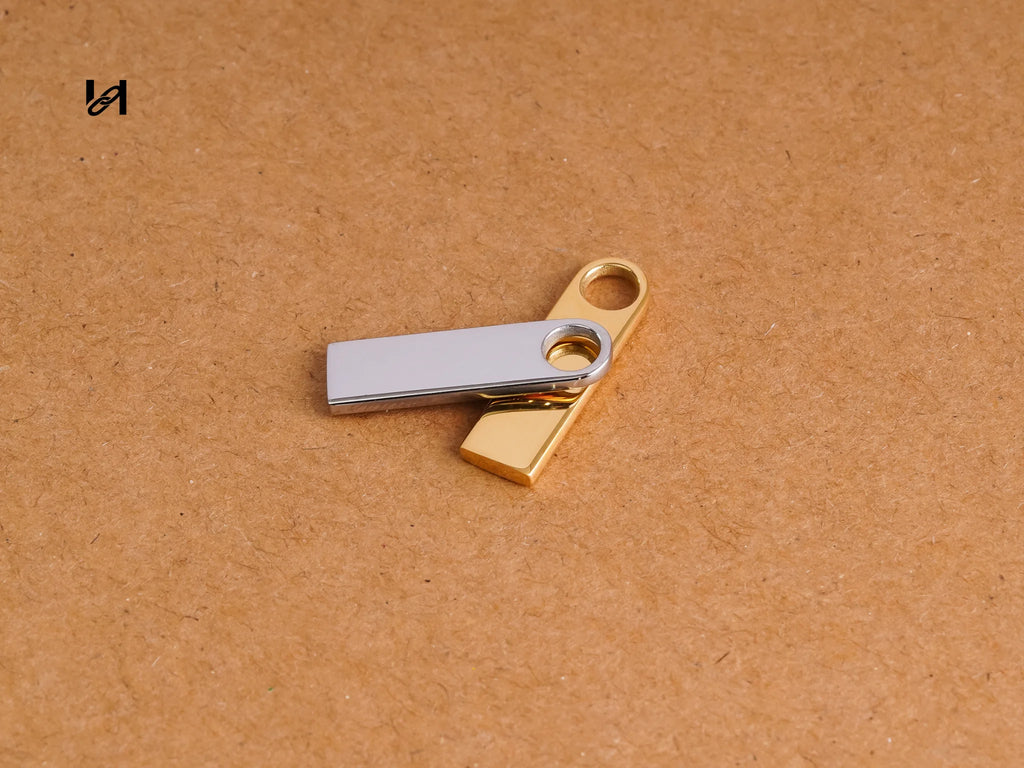 Zipper Puller #3 - hardware