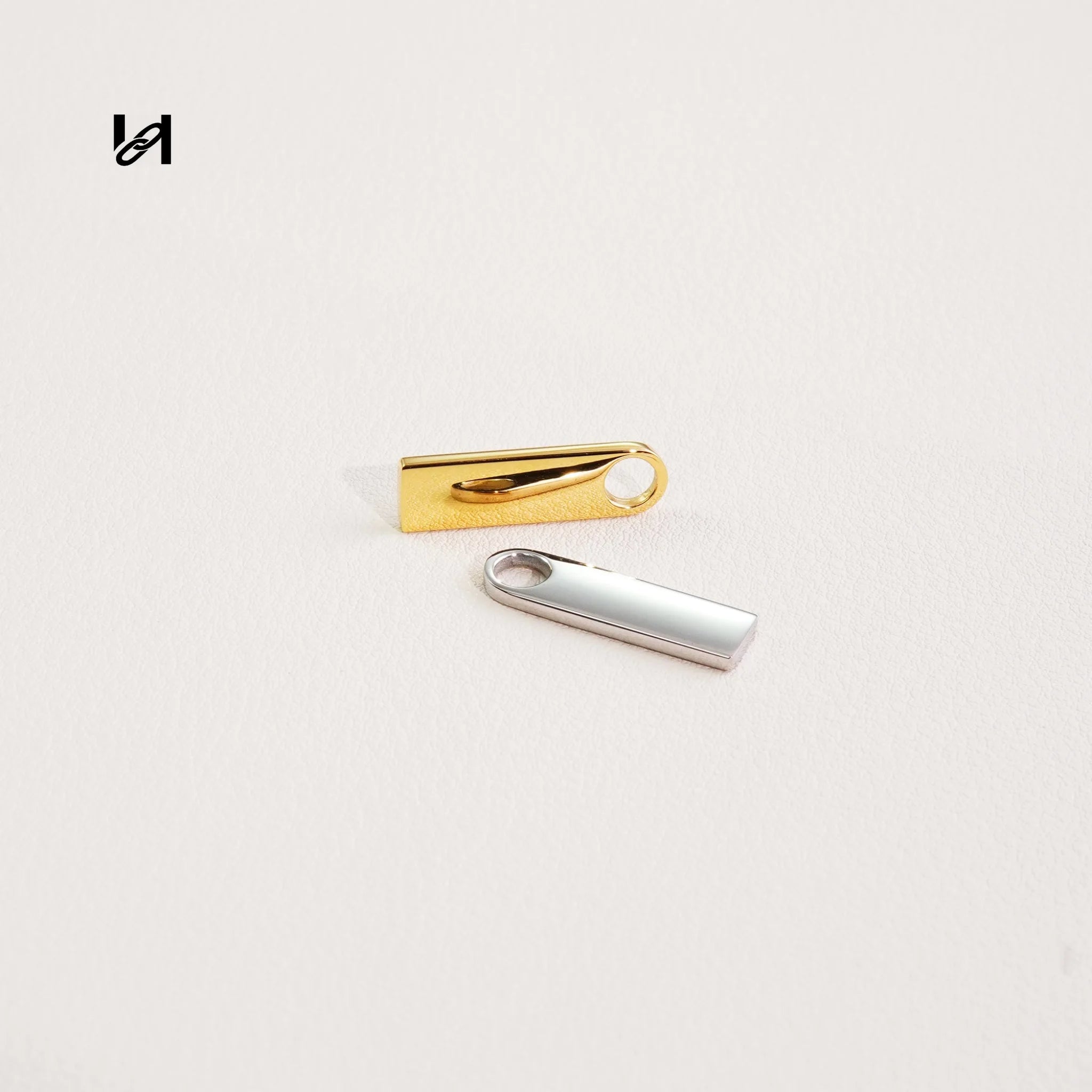 Zipper Puller #3 - hardware