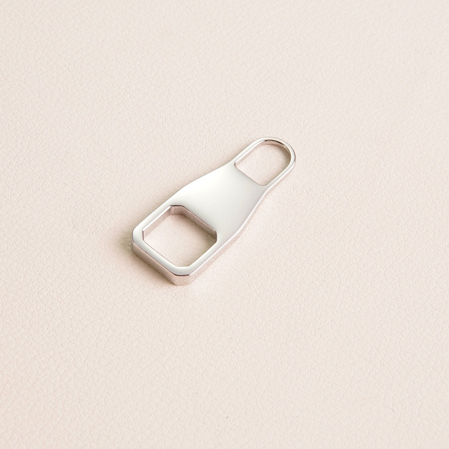 Winebottle shape stainless steel zipper puller